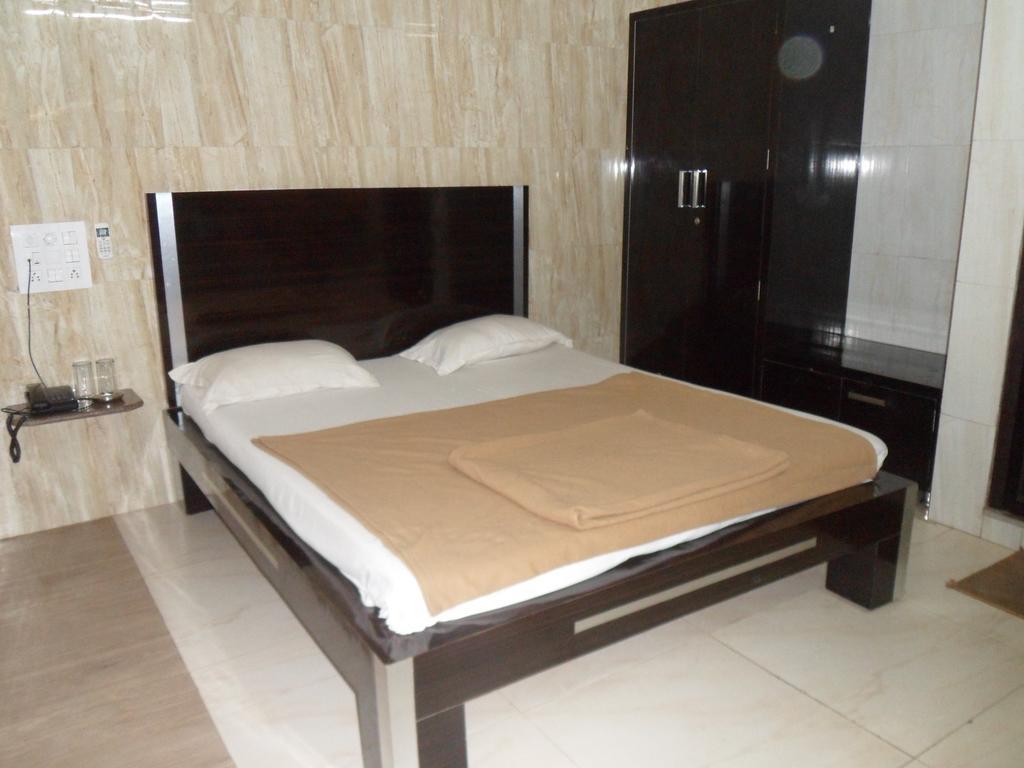 Hotel Jasmine Αχμπανταμπάντ Εξωτερικό φωτογραφία