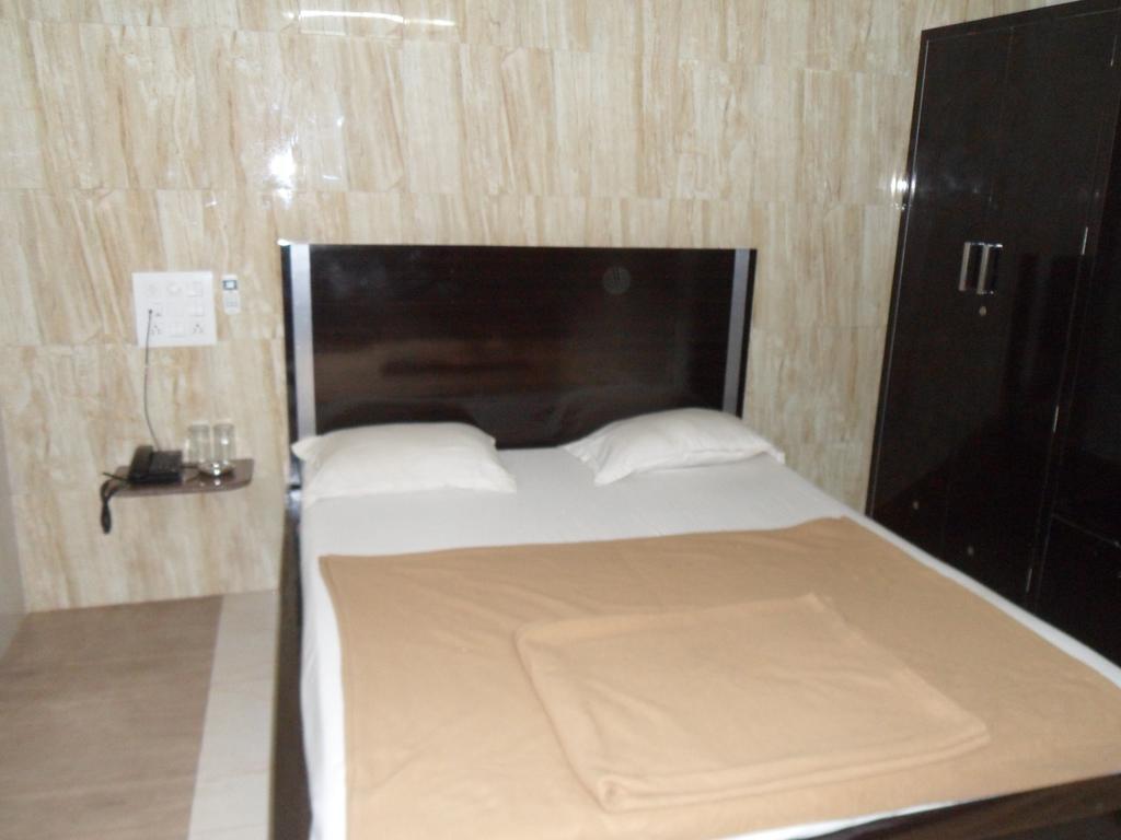 Hotel Jasmine Αχμπανταμπάντ Εξωτερικό φωτογραφία